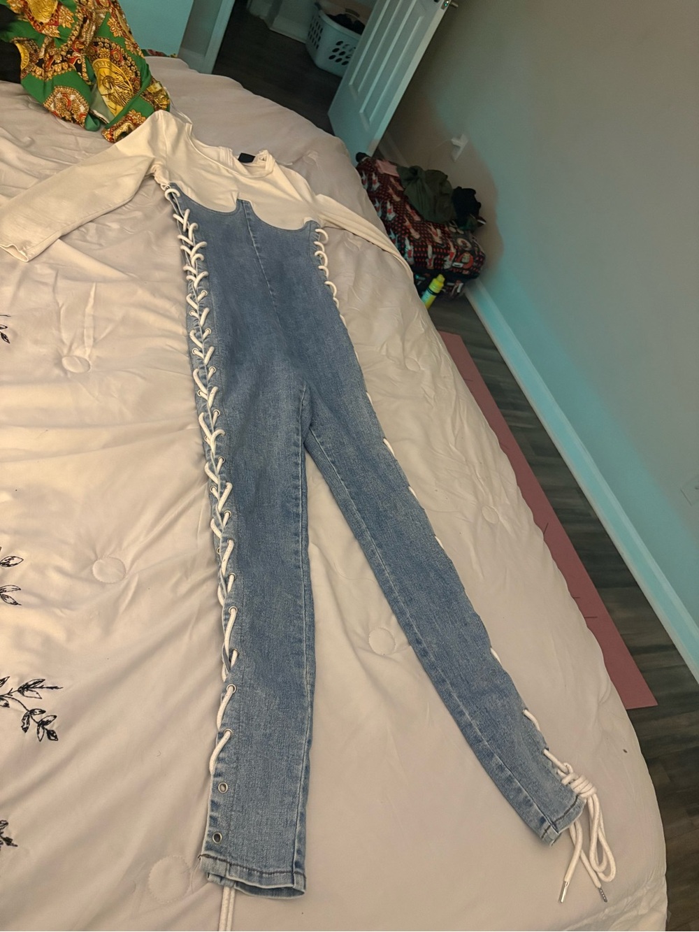 Women’s Light Blue High-Waist Lace-Up Skinny Jeans